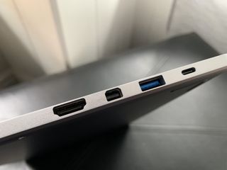 Linedock 13" Side HDMI, Mini DisplayPort, USB-A, USB-C