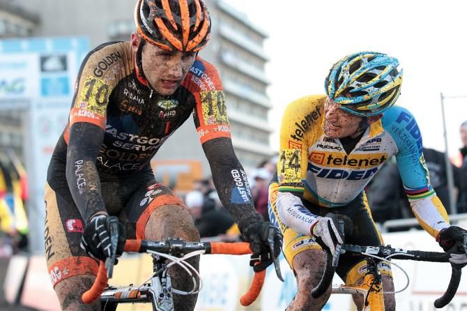 The battle for the silver medal was a hard-fought contest between Rob Peeters (Vastgoedservice-Golden Palace Cycling Team) and Bart Wellens (Telenet-Fidea) with Peeters ultimately dropping Wellens to take second
