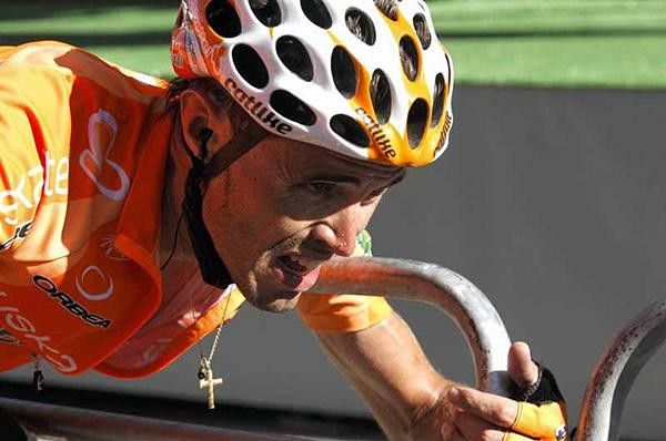 Samuel S&aacute;nchez (Euskaltel-Euskadi) after the hard day.