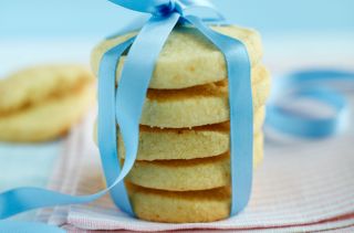 Gluten-free lemon shortbread rounds