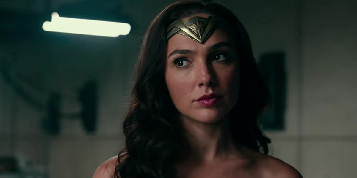 Gal Gadots Wonder Woman Photo Has Dc Fans Wondering If Its A Justice League Reshoot Cinemablend