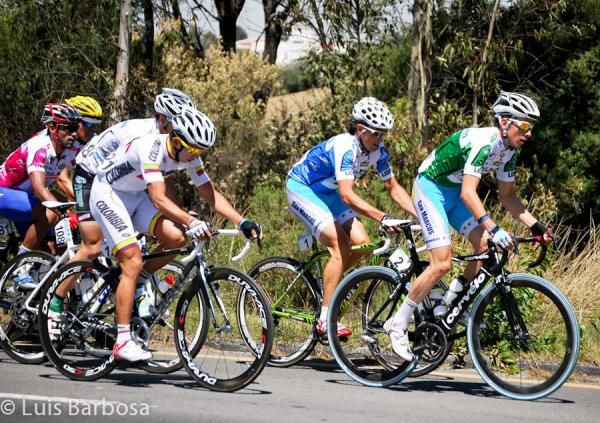 Jose Edmundo Trobledo (Empacadora San Marcos) leads the bunch enroute to Pachuca