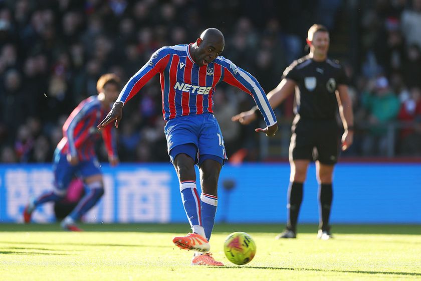 LONDON, ENGLAND - NOVEMBER 30: Jean-Philippe Mateta of Crystal Palace scores his team&amp;apos;s first goal from the penalty spot during the Premier League match between Crystal Palace and Manchester United at Selhurst Park on November 30, 2025 in London, England. (Photo by Julian Finney/Getty Images)
