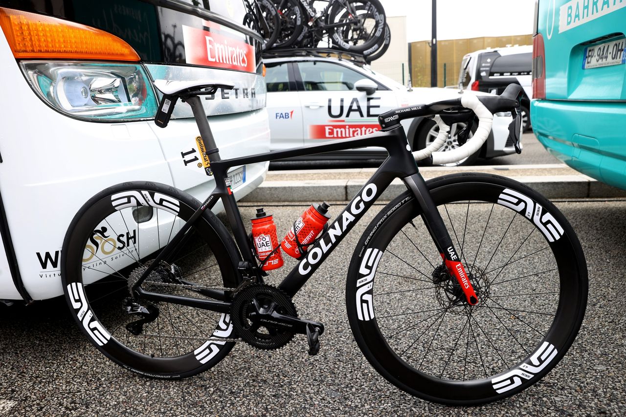 Tadej pogacars 2023 tour de france bike side on outside the team bus