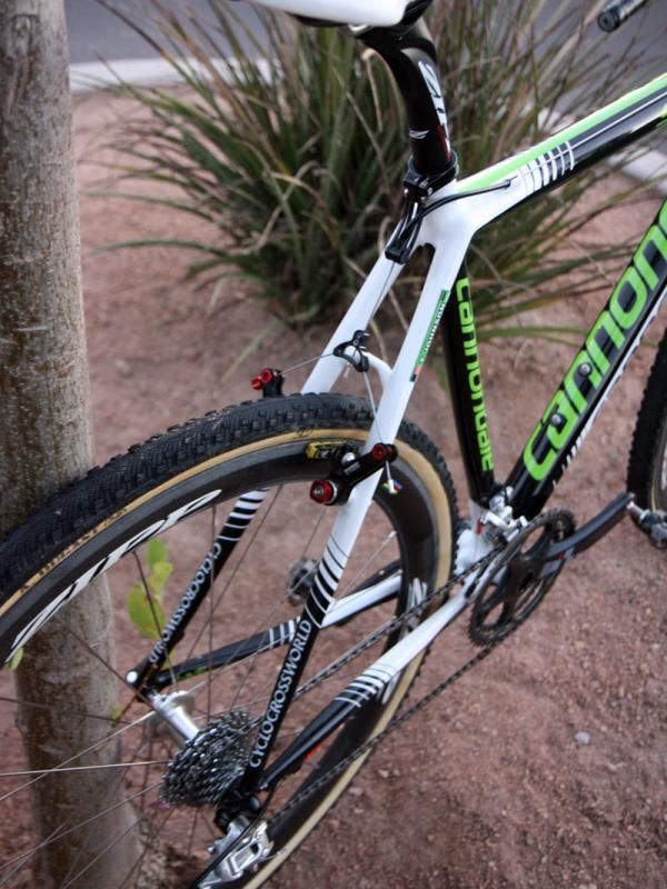 Cannondale has switched from the wishbone-style stays used on the CAAD9 'cross bike in favor of full-length dual stays on the SuperX.