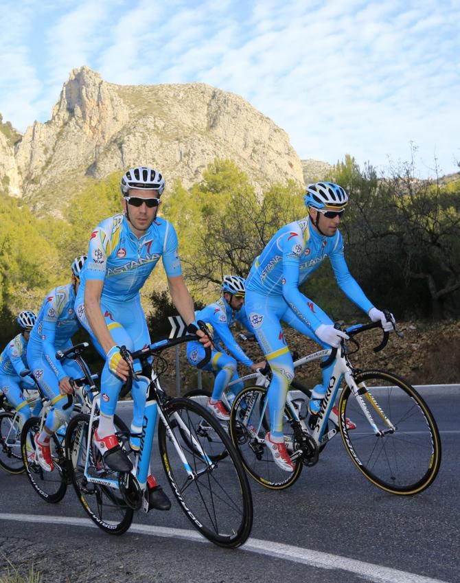Vincenzo Nibali and Alessandro Vanotti lead the way