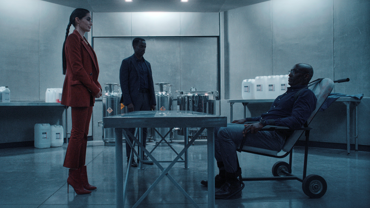 Paola Núñez and Anthony Oseyemi interrogate Lance Reddick in Resident Evil.
