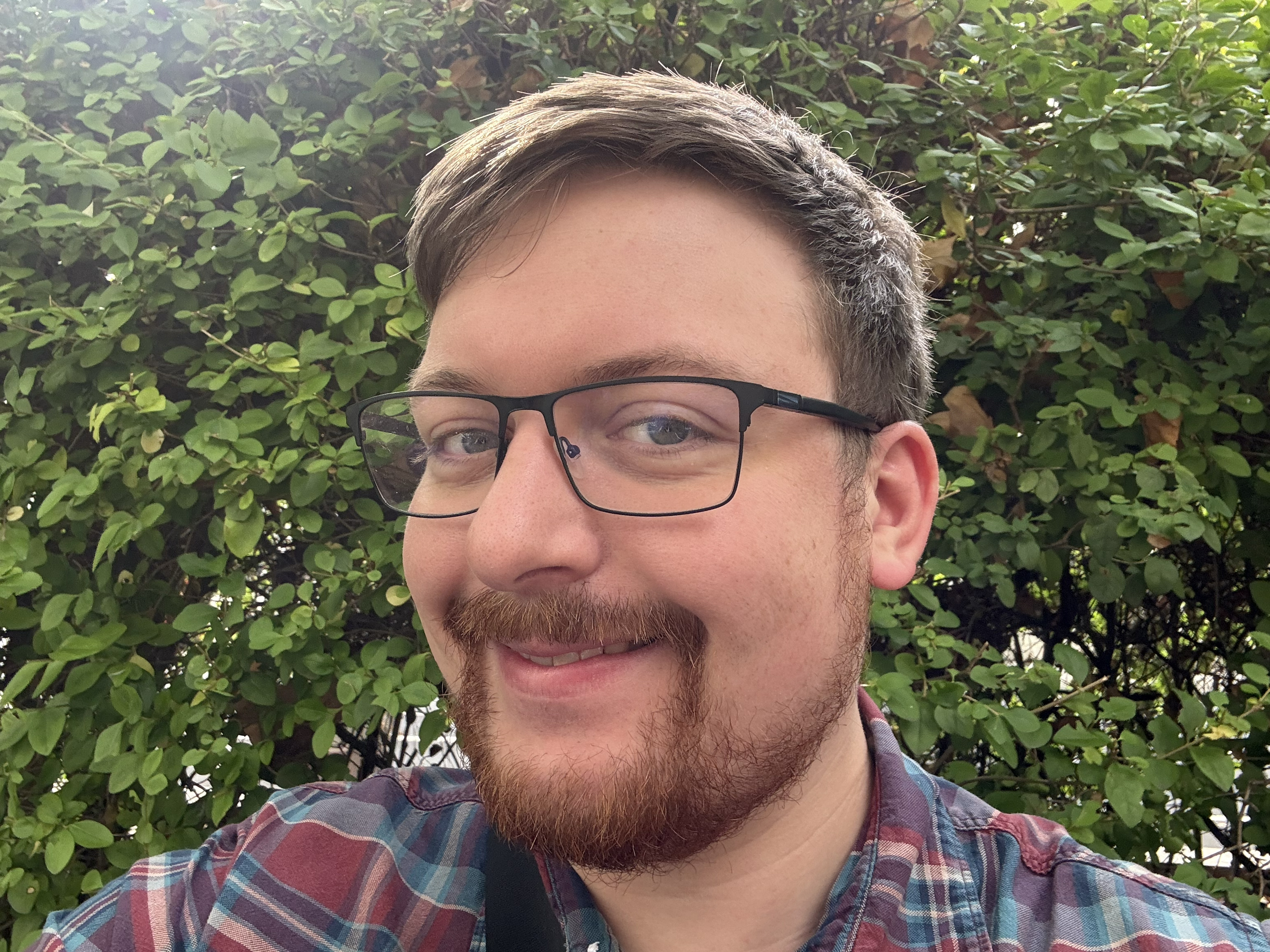 iPhone 16 Pro Max horizontal selfie