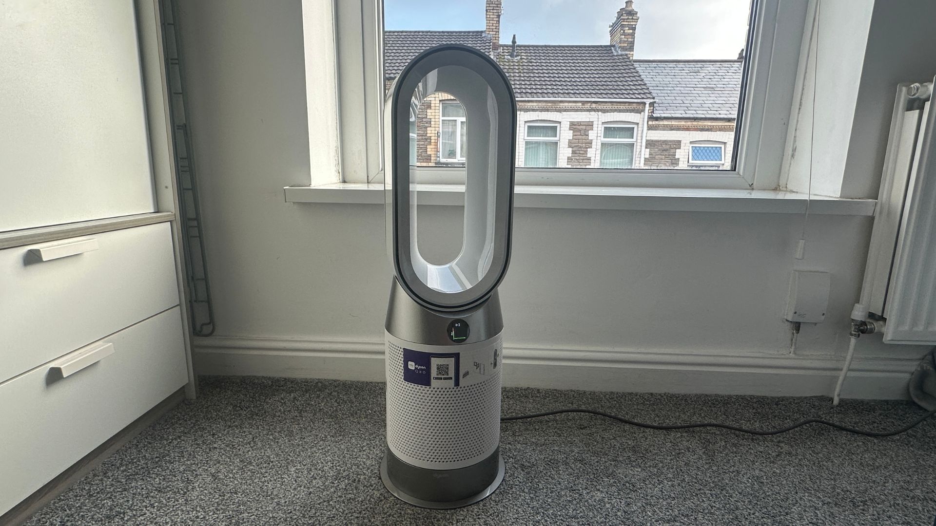 The dyson hot+cool HP1 in the bedroom