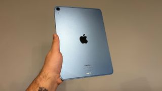 iPad Air 2022 in hand