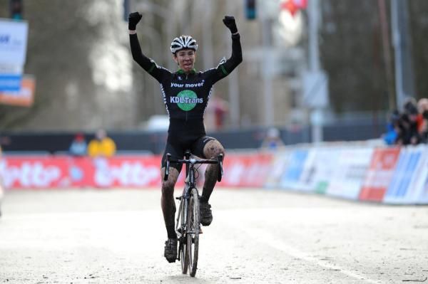 Laurens Sweeck raises his arms in celebration