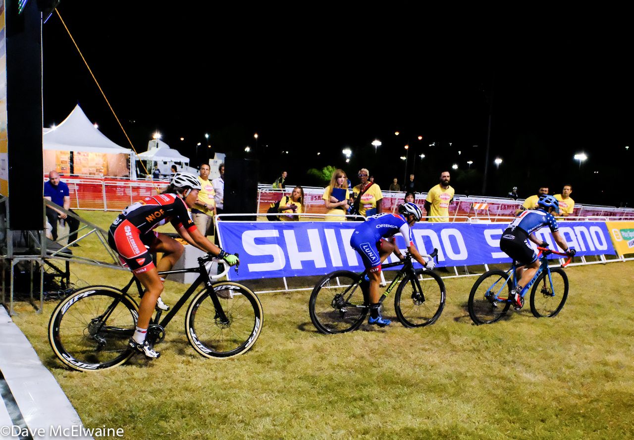 Katie Compton (USA) in a select group of three with Katerina Nash (CZE) and Sophie De Boer (NED)