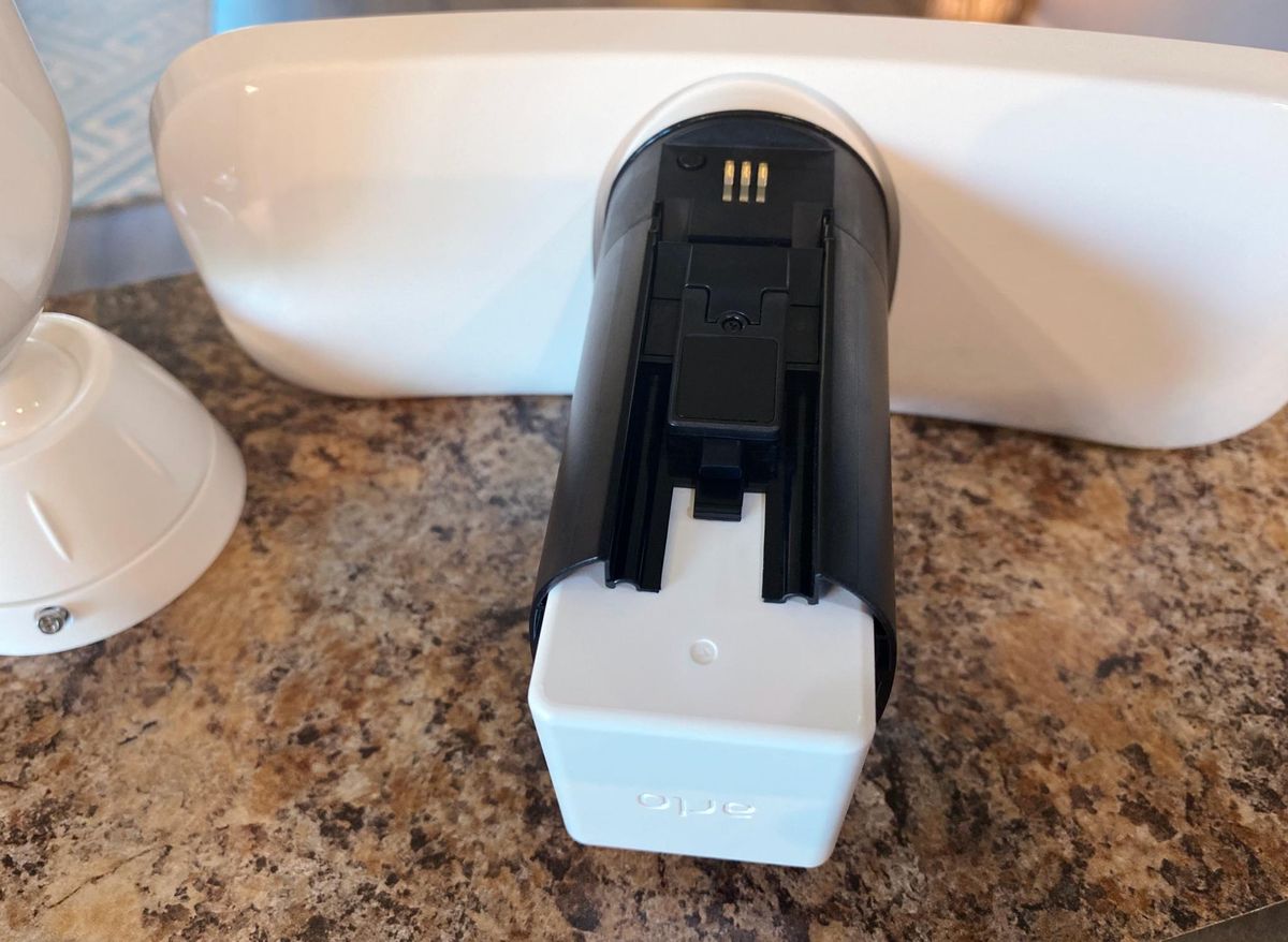 Arlo Pro 3 Floodlight Camera Review Battery