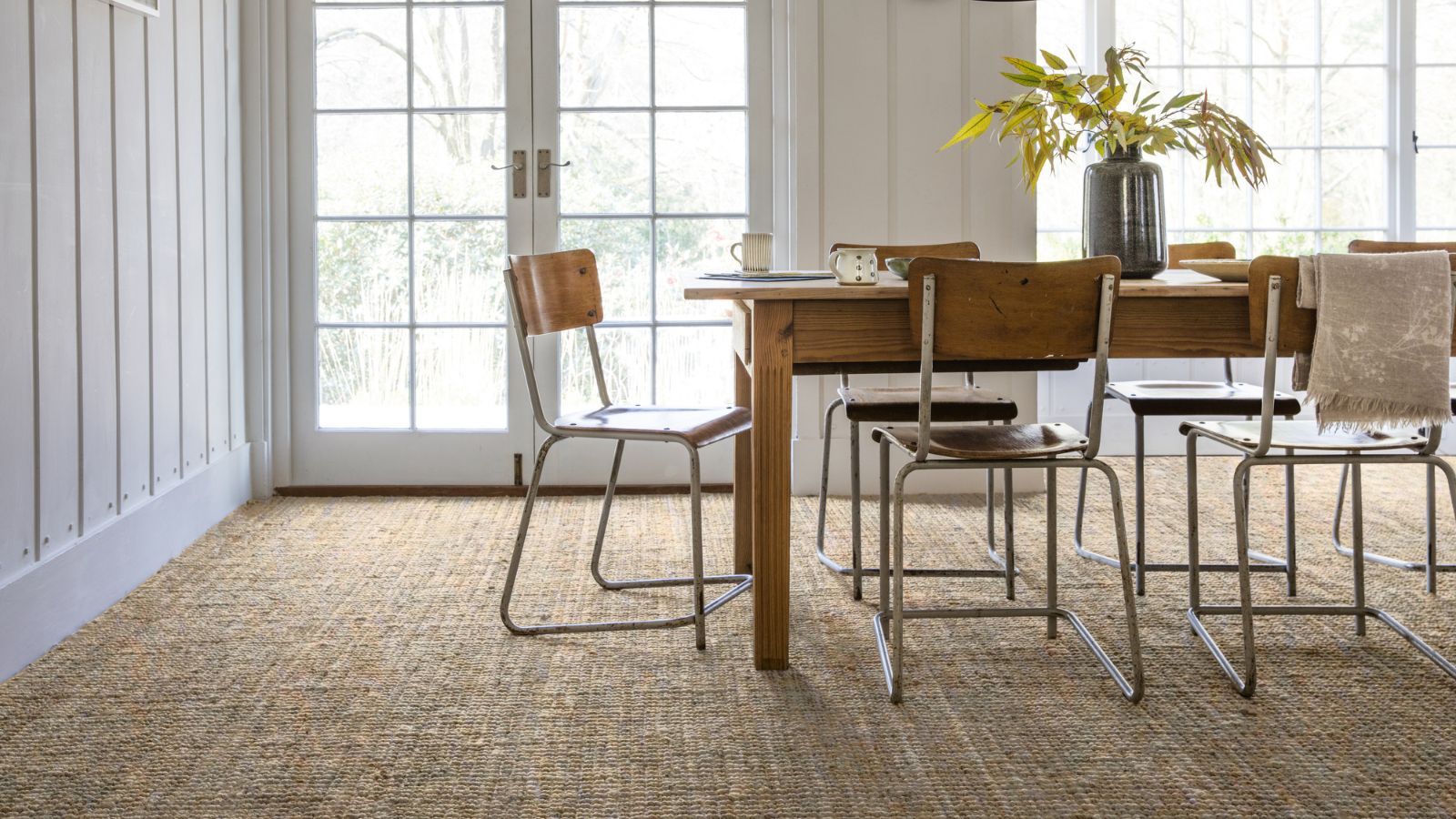 Should you carpet a dining area? Why experts can't agree