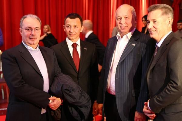 Angelo Zomegnan and Andrei Tchmil pose with VIPs