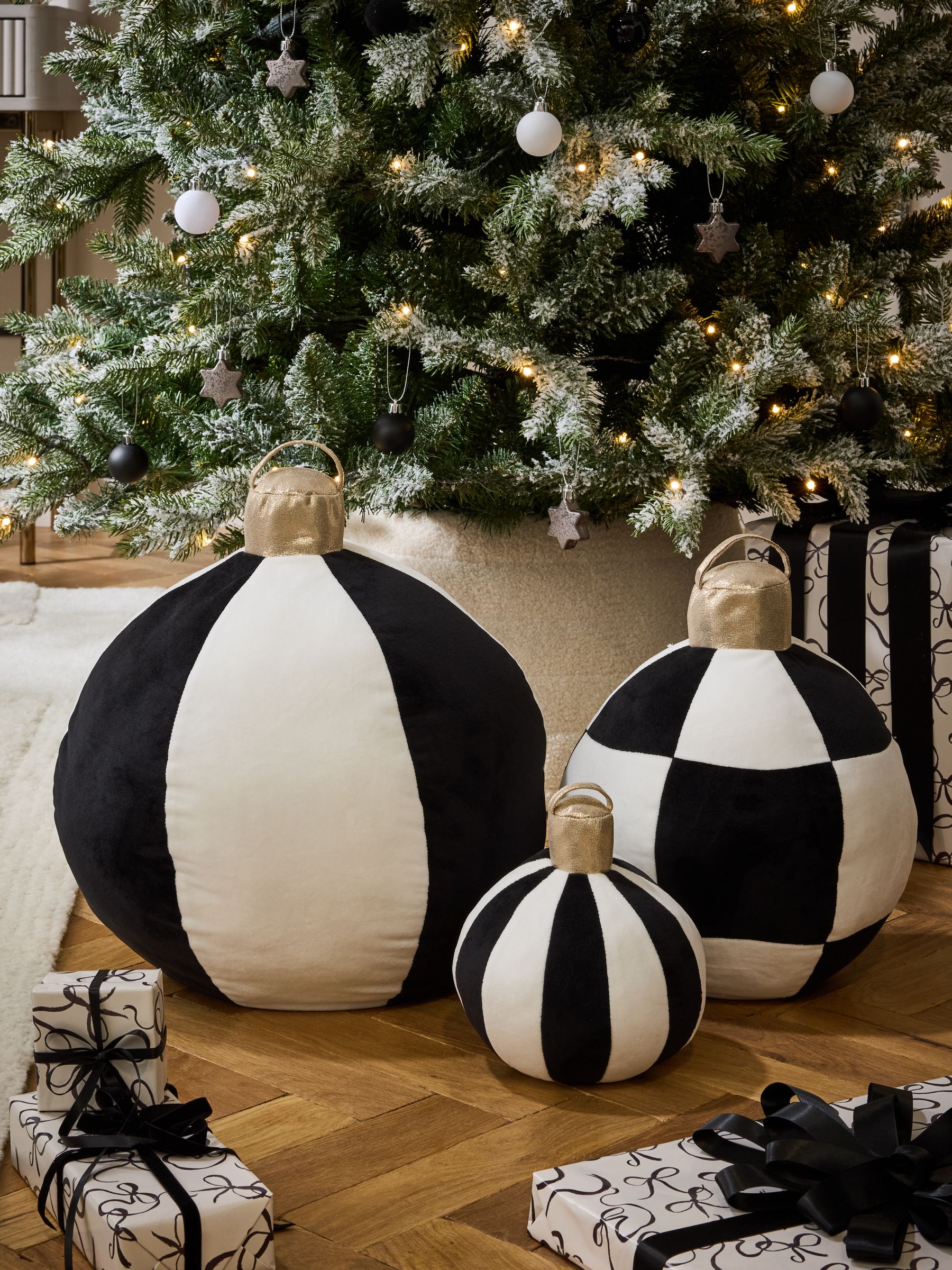 Black/white Plush Bauble Christmas Ornament