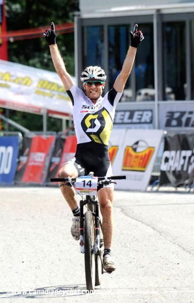 Florian Vogel (Scott-Swisspower Mtb-Racing) wins the men's race.