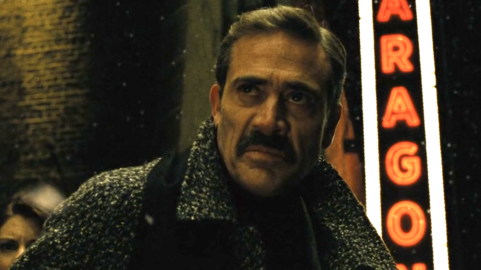 Thomas Wayne (Jeffrey Dean Morgan) defends his family in Batman v Superman: Dawn of Justice.