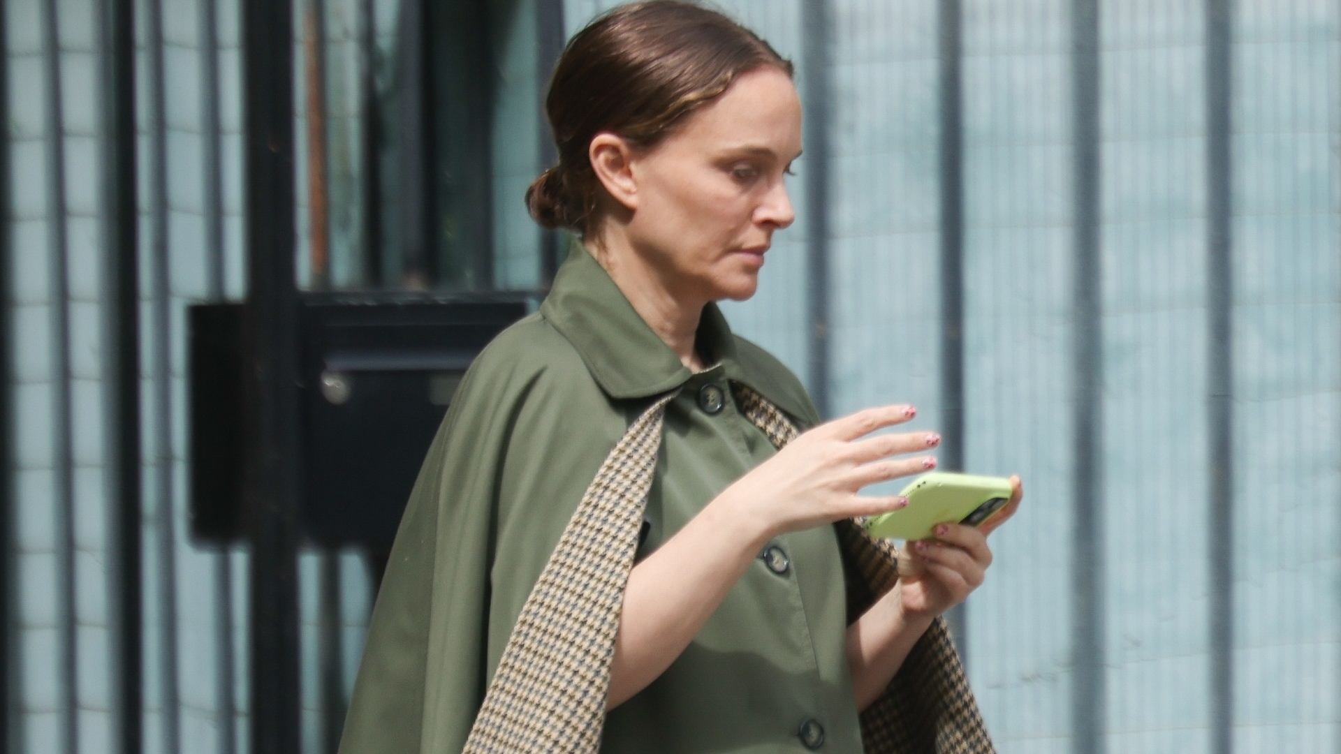 Natalie Portman announced she's pregnant, then wore a cape coat with straight-leg jeans