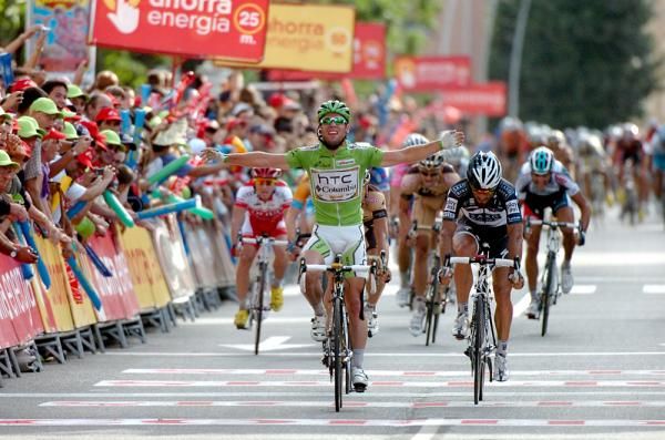 Cavendish hits the line in Salamanca for his third win of the Vuelta.