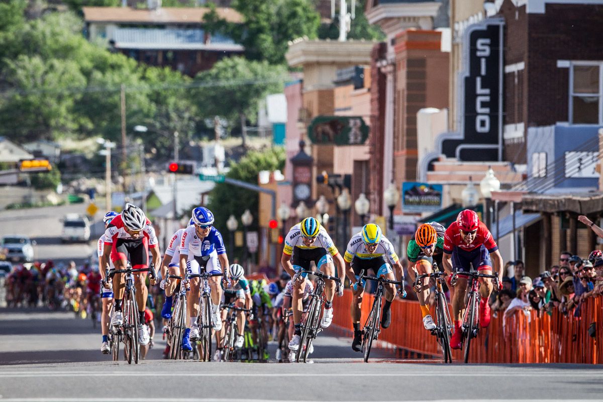 The men charge towards the finish.