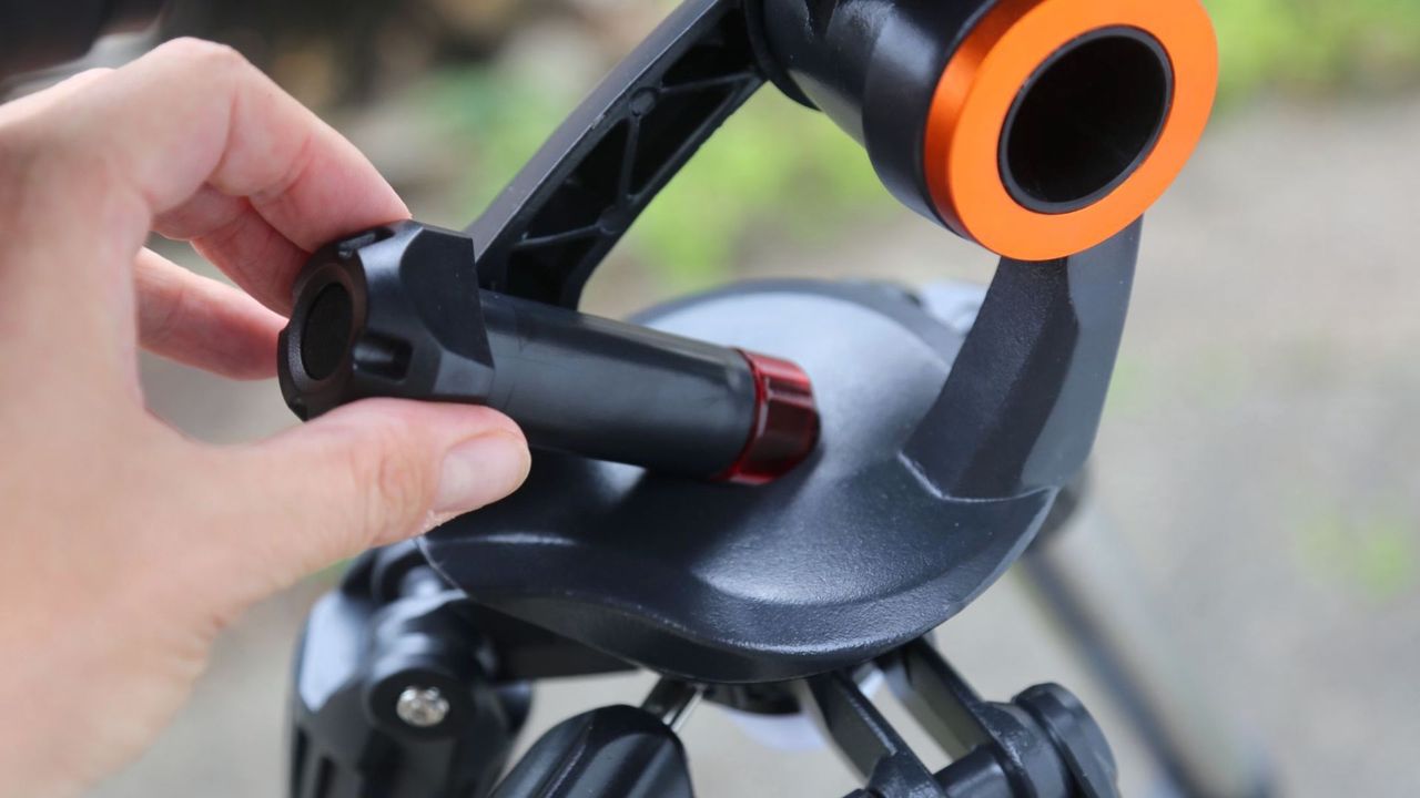 A red flashlight that slots into the tripod
