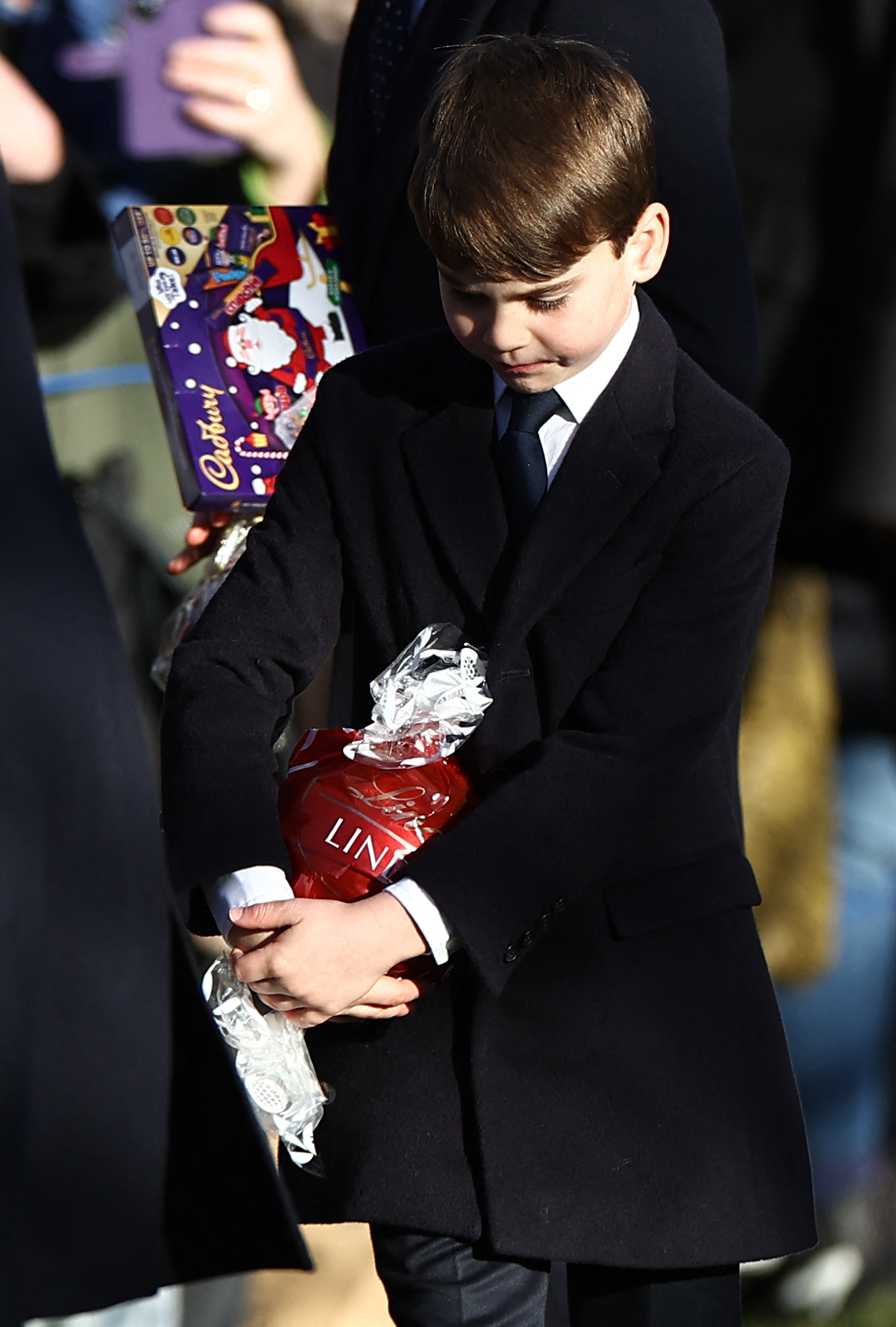Prince Louis grabs a giant chocolate gift from a fan and his dad runs damage control