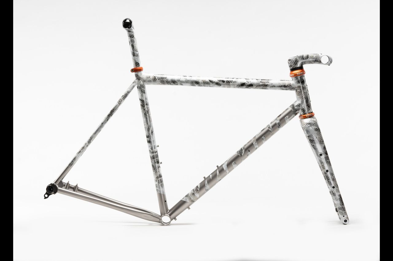 Frame pic of Mosaic Cycles GT-1 i45 in SubZero