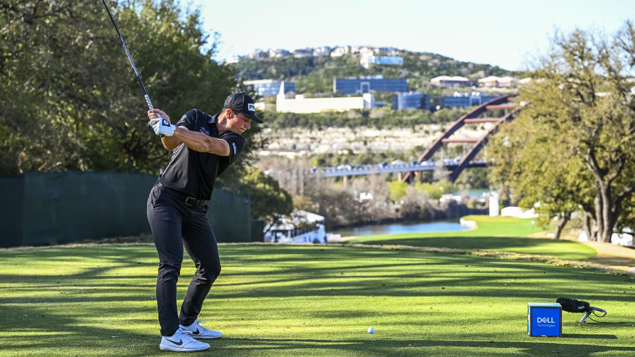 Viktor Hovland teeing off