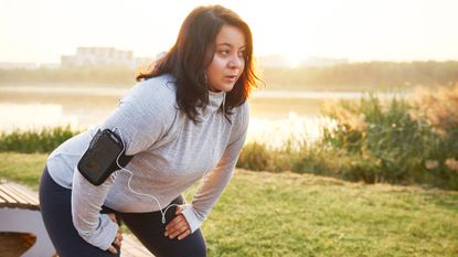 Woman working out to lose weight