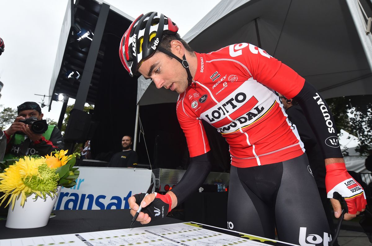 Tony Gallopin (Lotto Soudal) signs on