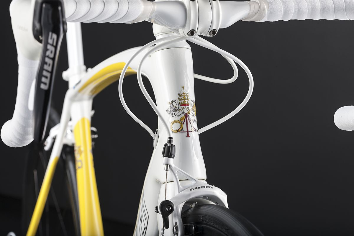 The Specialized Venge presented to Pope Francis by Peter Sagan