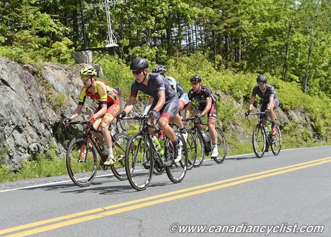 The initial 5 man break