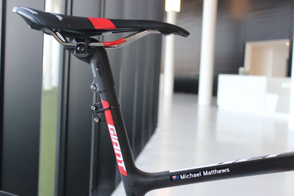 Giant's top-end bikes feature integrated seatmasts that cut to measure. Other, more affordable models features traditional seatposts and clamps. The seatmast system saves weight and, Giant claims, allows engineers to better tune the ride