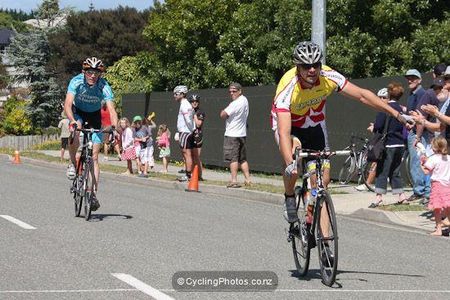 Conway Taylor wins the final stage of the Master's race from Nick Batt (NSN Alarms) and overall winner Brad McFarlane.