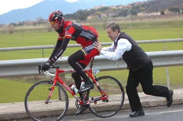 Alessandro Ballan (BMC) gets a push after flatting.