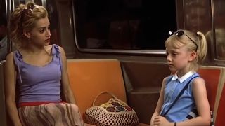 Molly and Ray (Brittany Murphy and Dakota Fanning) taking the subway in Uptown Girls