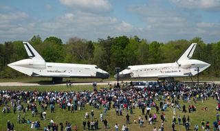 Space Shuttle Discovery Arrives at Udvar-Hazy
