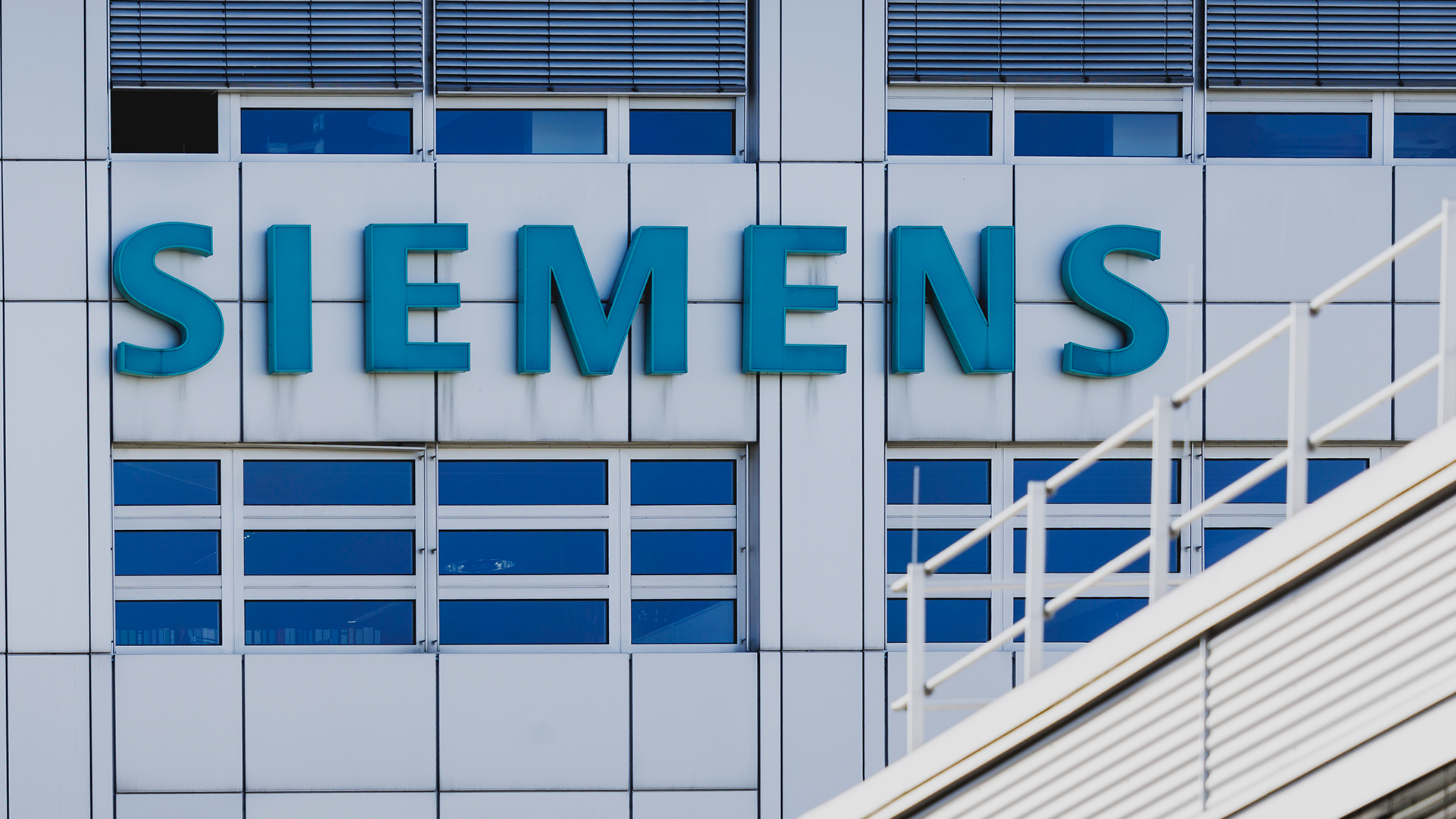 Logo and branding of Siemens pictured on the side of a company building in Berlin, Germany.