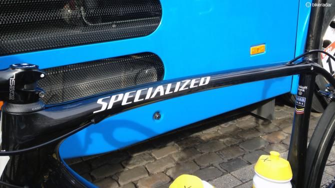 The top tube is again slightly curved although seemingly more subtly than before
