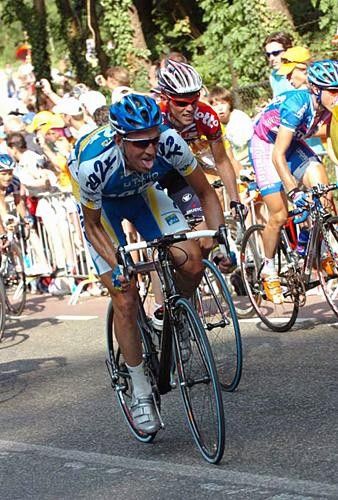 Christophe Moreau (AG2R) fights for survival