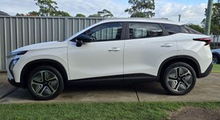 The Chery Omoda E5 from the side