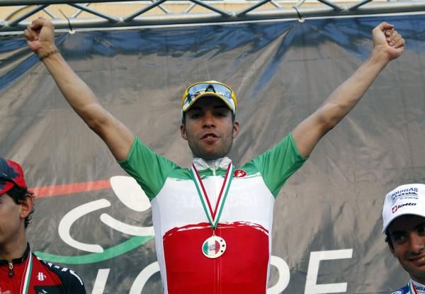 Visconti puts his arms in the air