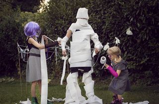 Halloween games for kids: mummy wrap