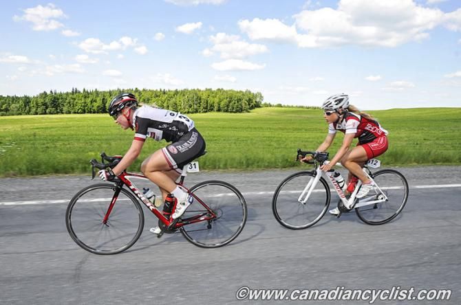 Early break Sarah Coney (Trek Red Truck Racing p/b Mosaic) and Megan Rathwell (IRC p/b Robert Cameron Law/Rumble)