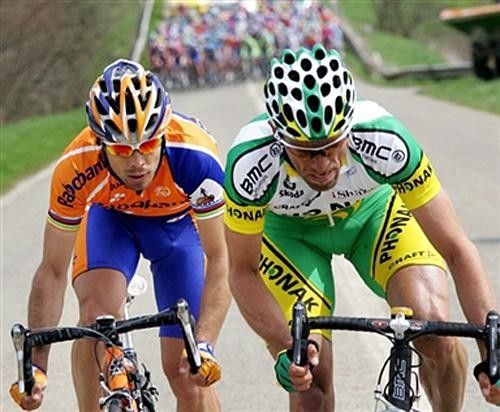 Alex Moos (Phonak) attacking with Oscar Freire (Rabobank)