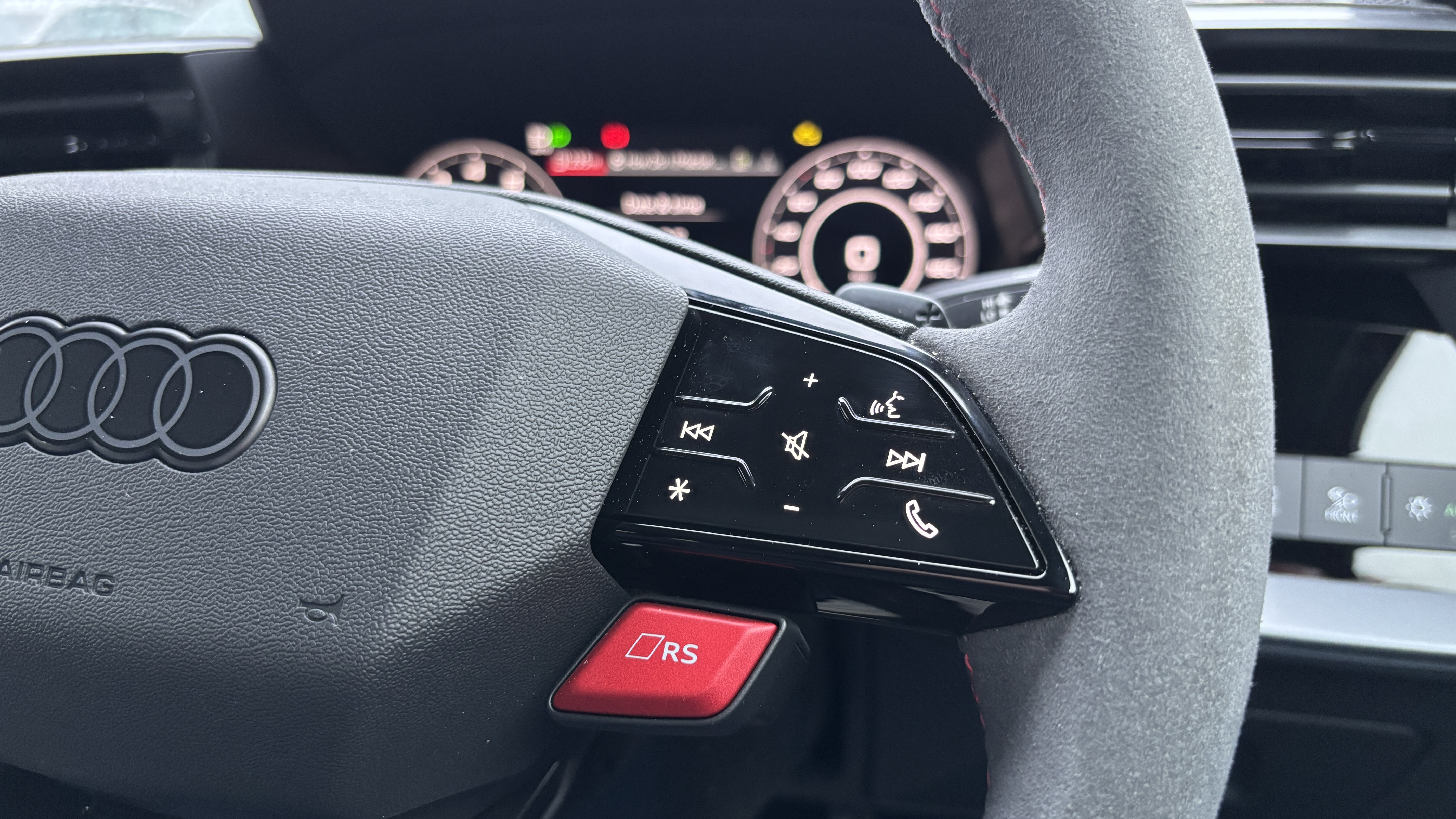 Steering wheel controls in the Audi A3