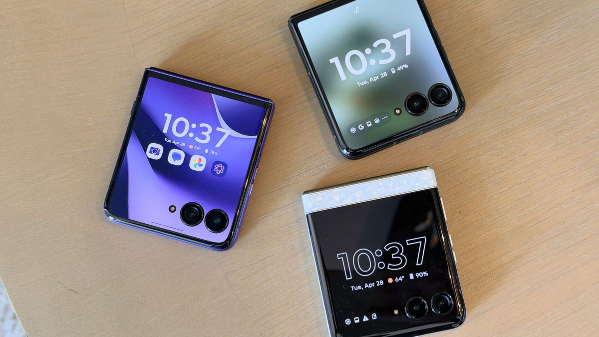 I tried Motorola’s Razr Ultra 2026, and it makes every other flip phone feel boring by comparison
