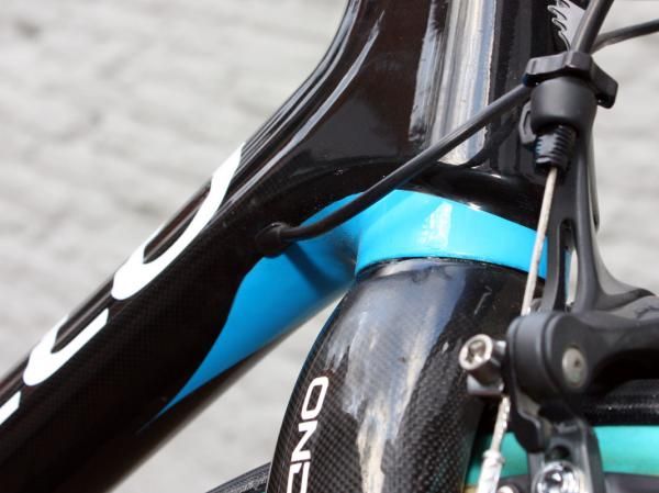 Internal routing on Flecha's KOBH 60.1 makes for a clean look while also protecting the wiring.