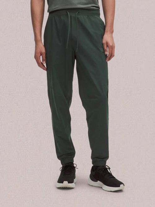 Zeroed in Classic-Fit Cargo Jogger